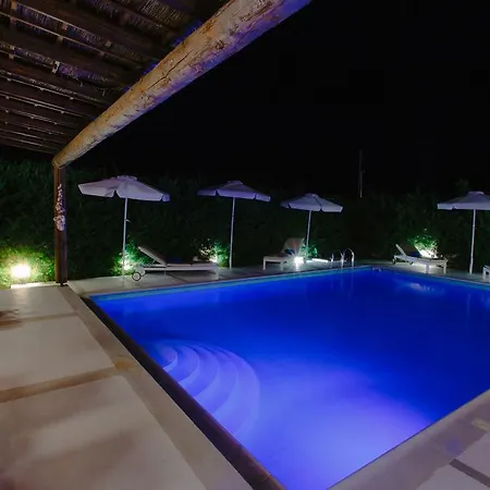 White Diamond With Private Pool Vila Kamena Vourla